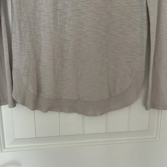 Lila P scoopneck, long sleeve, lightly, tan/off white, , stretchy, size Medium - Picture 3 of 6